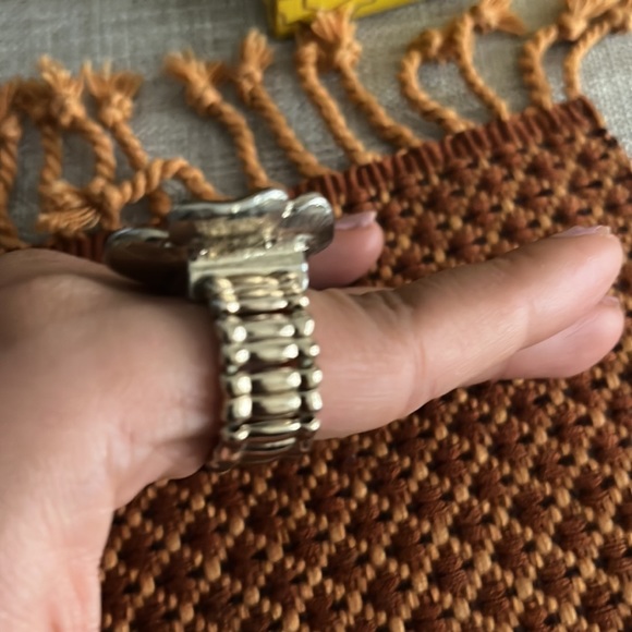 Flower ring - Picture 2 of 2